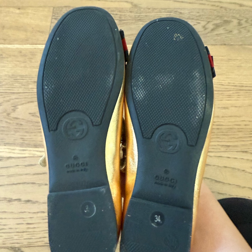 Gucci Gold Leather Mary Jane Flats with Navy & Red Grosgrain Bow - Picture 2 of 5